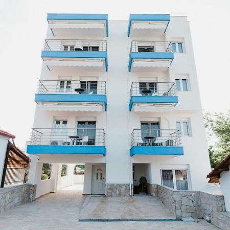 Blue And White Luxury Suites Nea Kallikrateia Buitenkant foto