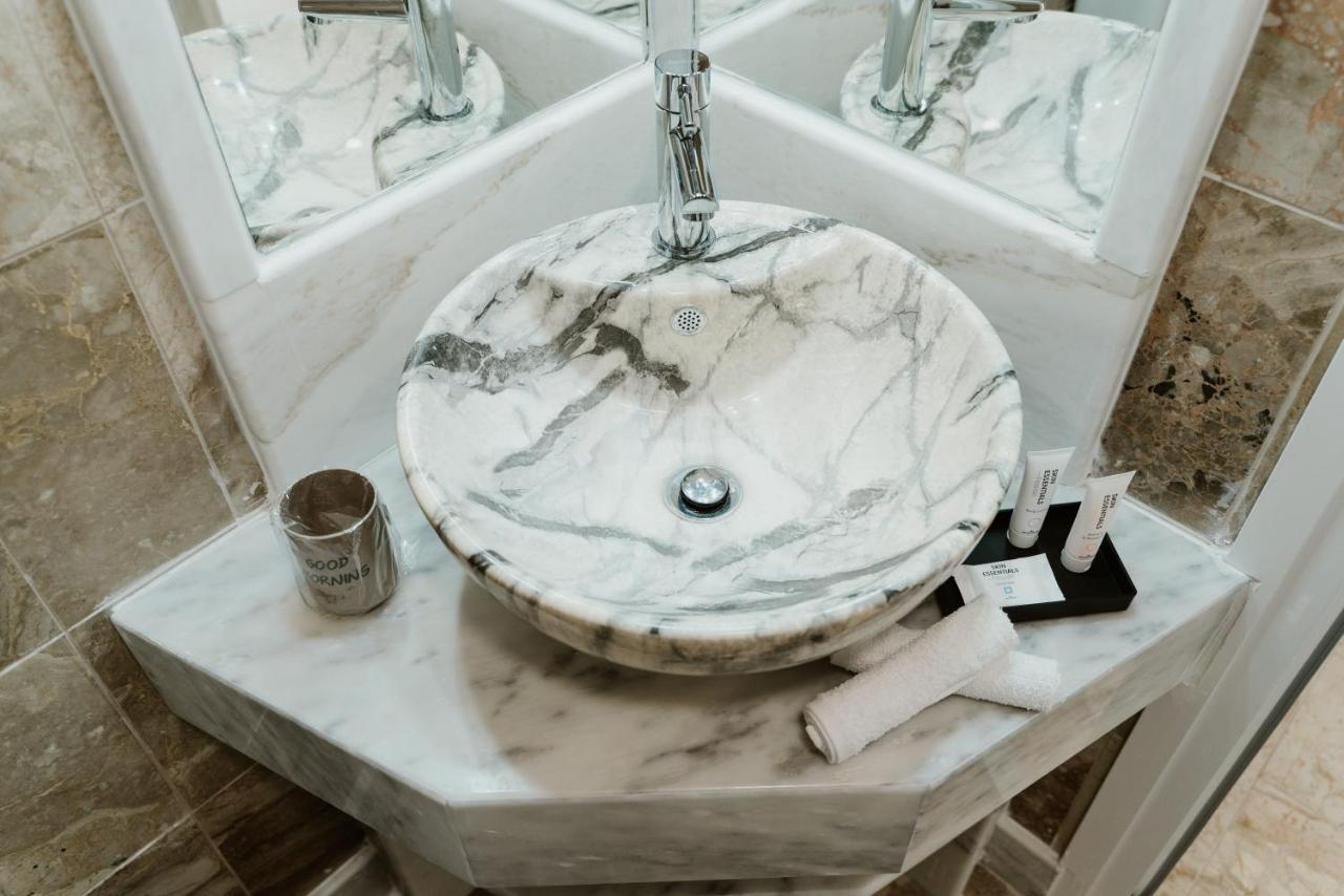 Blue And White Luxury Suites Nea Kallikrateia Buitenkant foto
