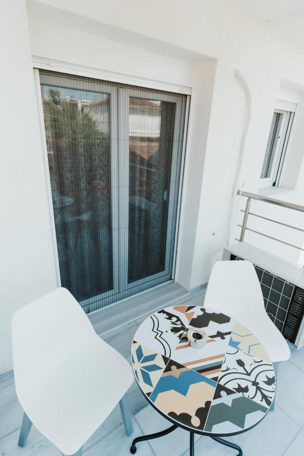 Blue And White Luxury Suites Nea Kallikrateia Buitenkant foto