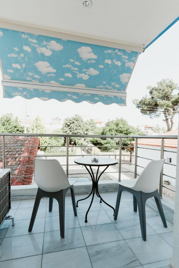 Blue And White Luxury Suites Nea Kallikrateia Buitenkant foto