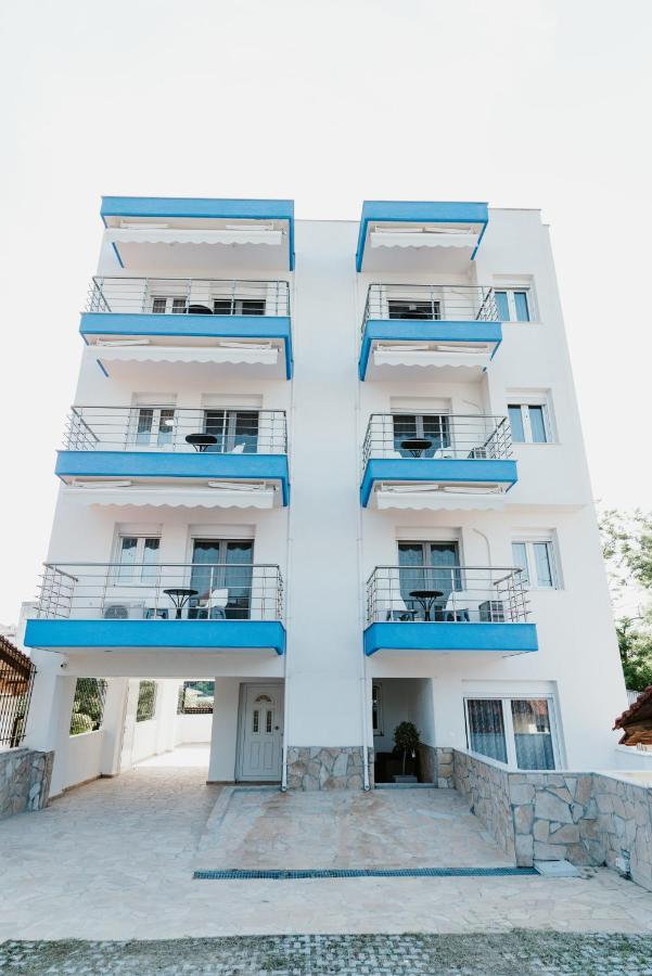 Blue And White Luxury Suites Nea Kallikrateia Buitenkant foto
