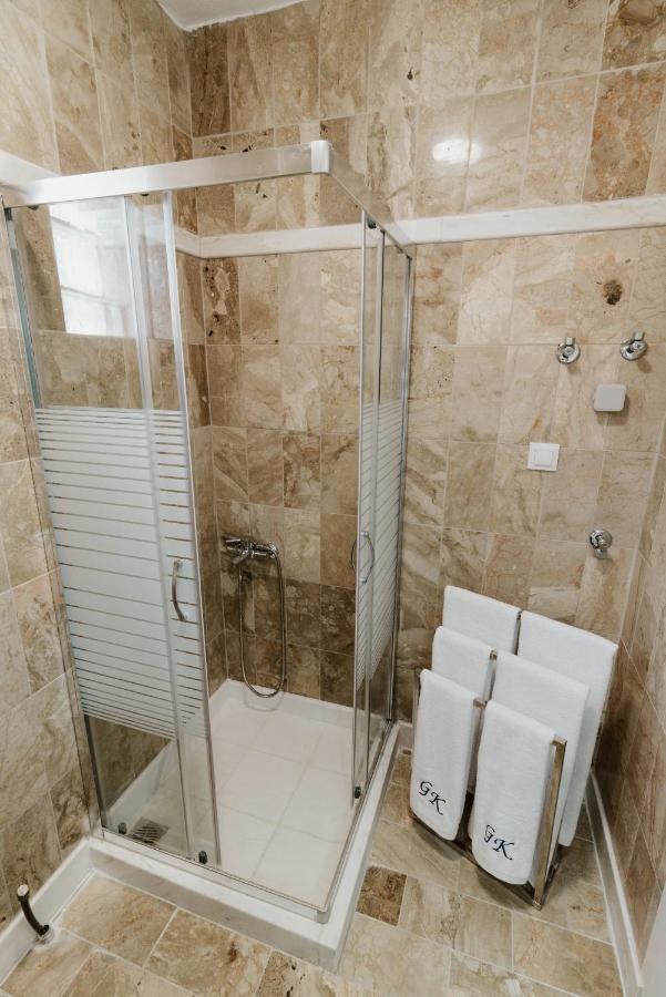 Blue And White Luxury Suites Nea Kallikrateia Buitenkant foto