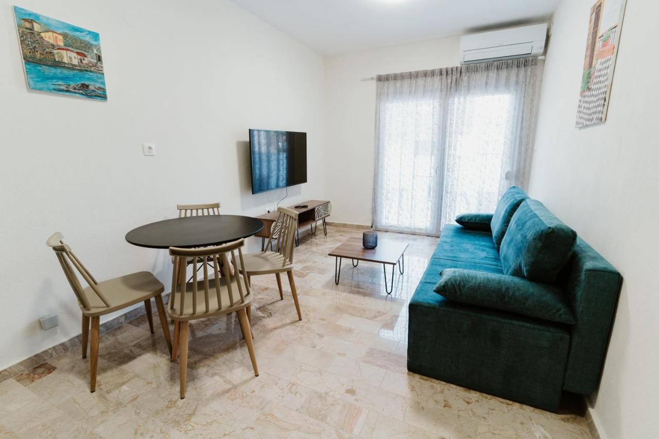Blue And White Luxury Suites Nea Kallikrateia Buitenkant foto