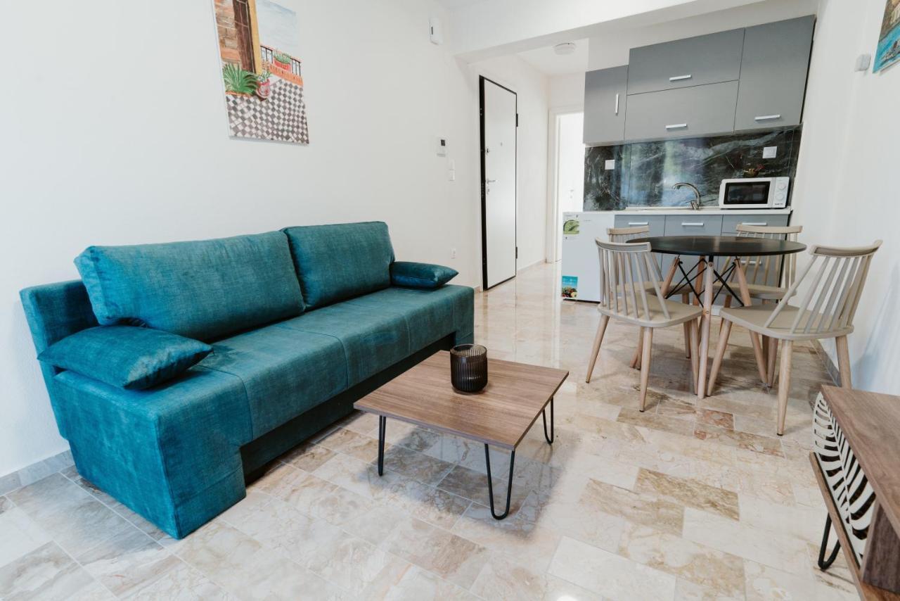 Blue And White Luxury Suites Nea Kallikrateia Buitenkant foto