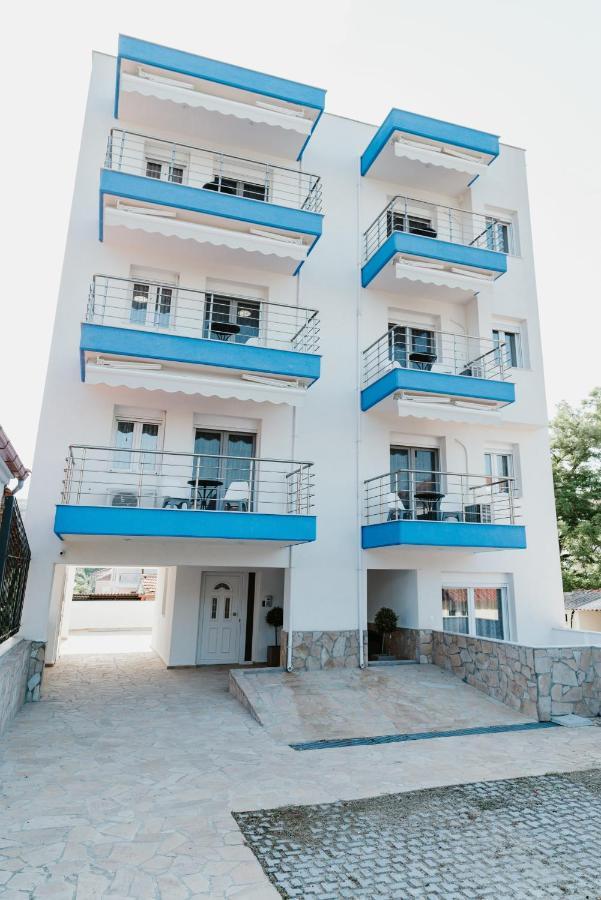 Blue And White Luxury Suites Nea Kallikrateia Buitenkant foto