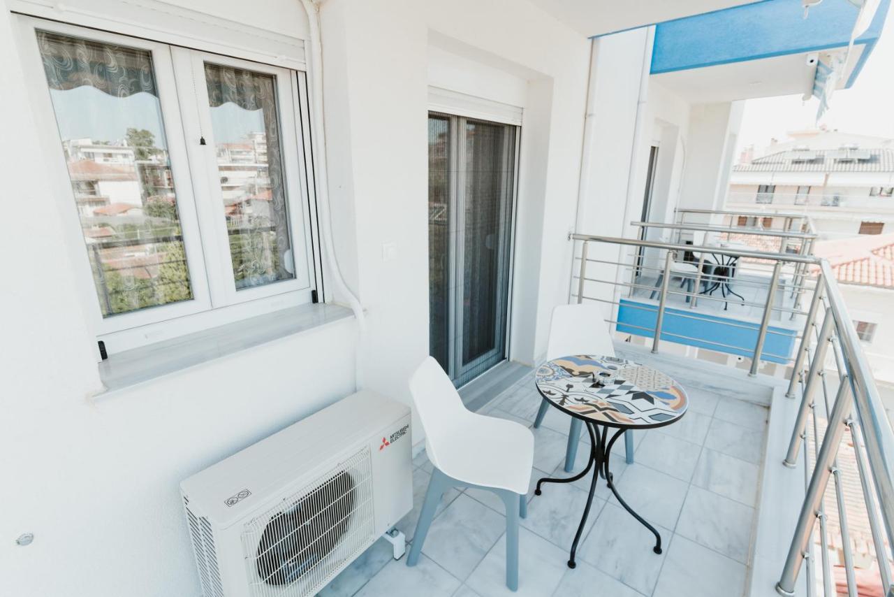 Blue And White Luxury Suites Nea Kallikrateia Buitenkant foto